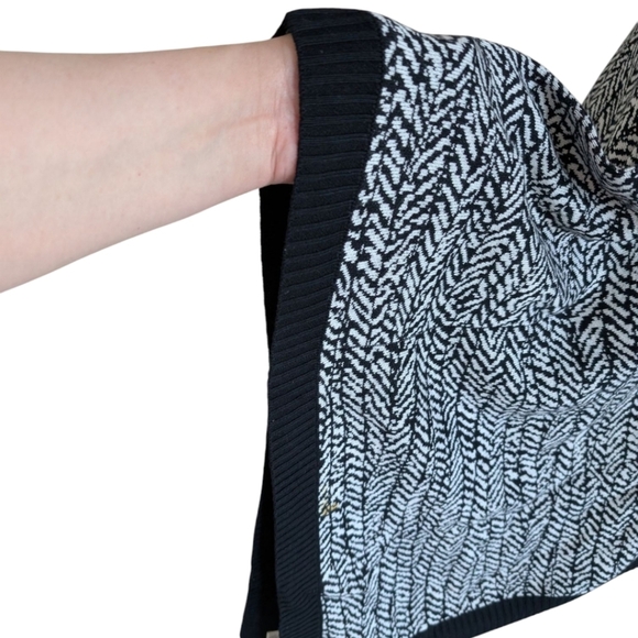 Lululemon Divinity Scarf Chunky Womens OS Soft Trax White Black Booluc Rel: 9/16 - Picture 10 of 14